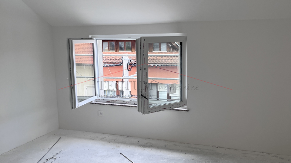 Zagreb&comma; Dubrava&comma; 4-sobni stan 110m2 2&period; kat&comma;  150m do tramvaja&excl;
