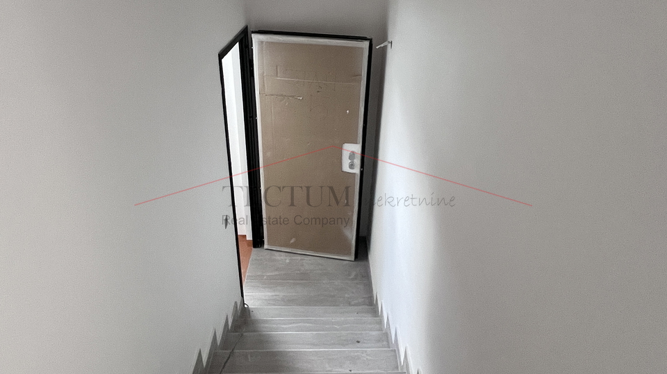Zagreb&comma; Dubrava&comma; 4-sobni stan 110m2 2&period; kat&comma;  150m do tramvaja&excl;