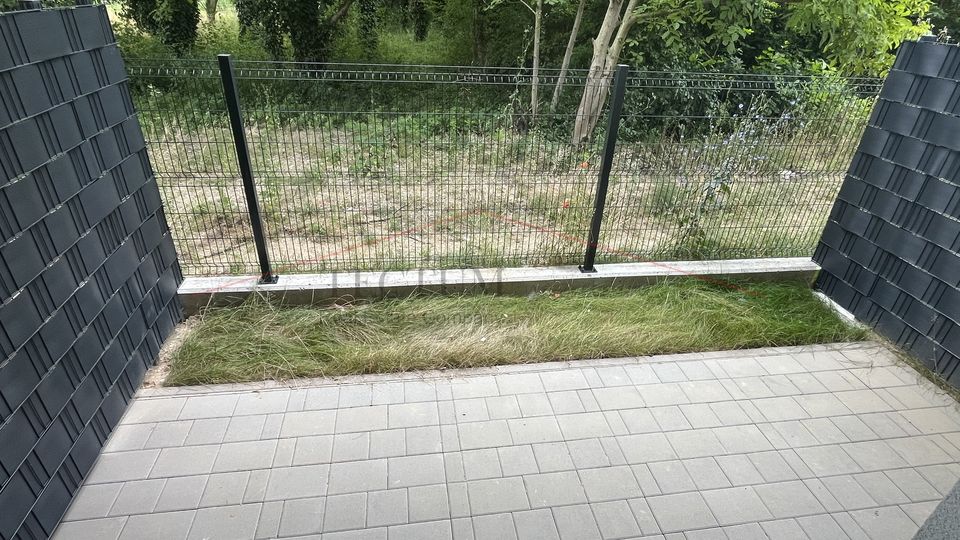 Podsused&comma; 2s&comma; VISOKO PRIZEMLJE SA VRTOM i VPM&comma; 65&comma;18m2&excl;