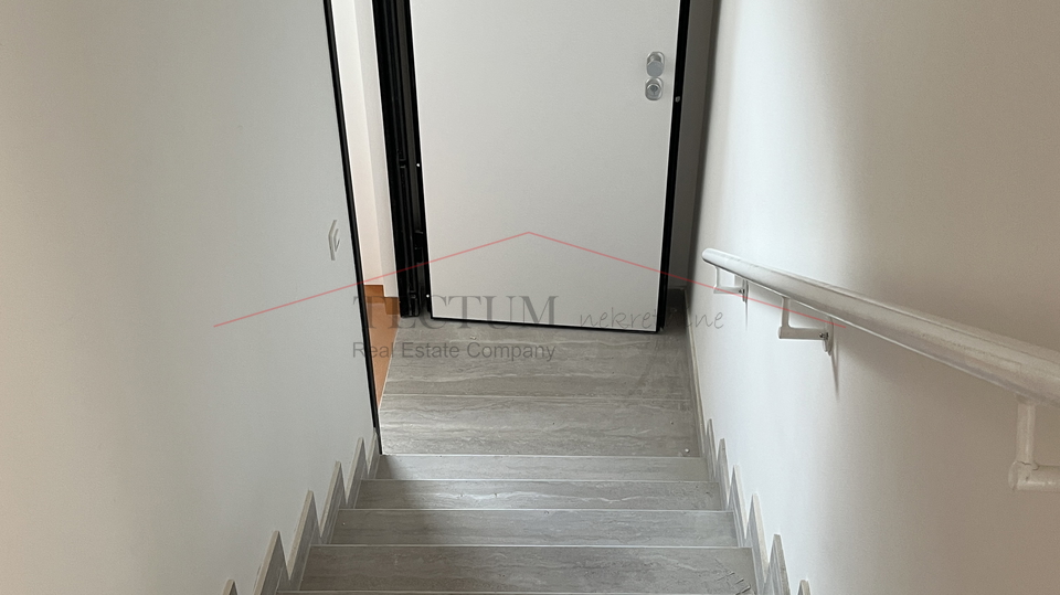 Zagreb&comma; Dubrava&comma; 4-sobni stan 110m2 2&period; kat&comma;  150m do tramvaja&excl;