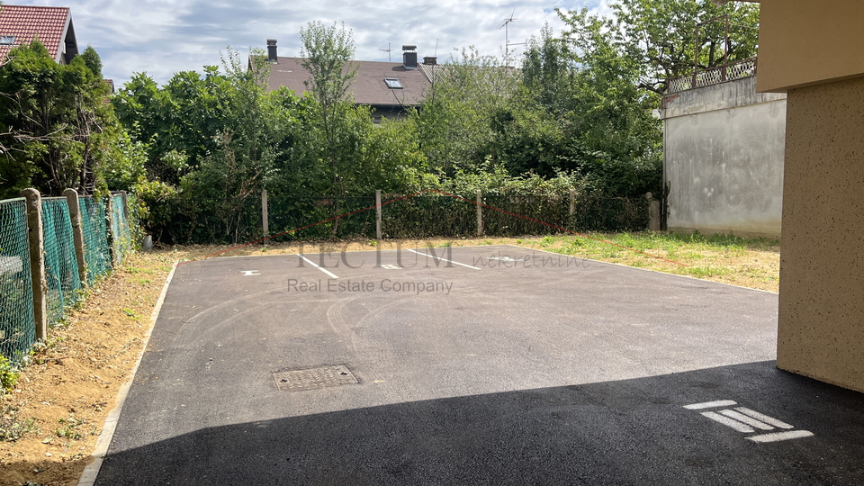Zagreb&comma; Dubrava&comma; 4-sobni stan 110m2 2&period; kat&comma;  150m do tramvaja&excl;