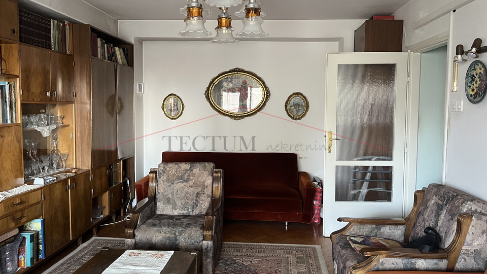 TROSOBAN STAN 69&comma;43 m&sup2; &ndash; REMIZA&comma; TRE&Scaron;NJEVKA &ndash; ODLI&Ccaron;NA LOKACIJA UZ TRAMVAJSKO OKRETI&Scaron;TE