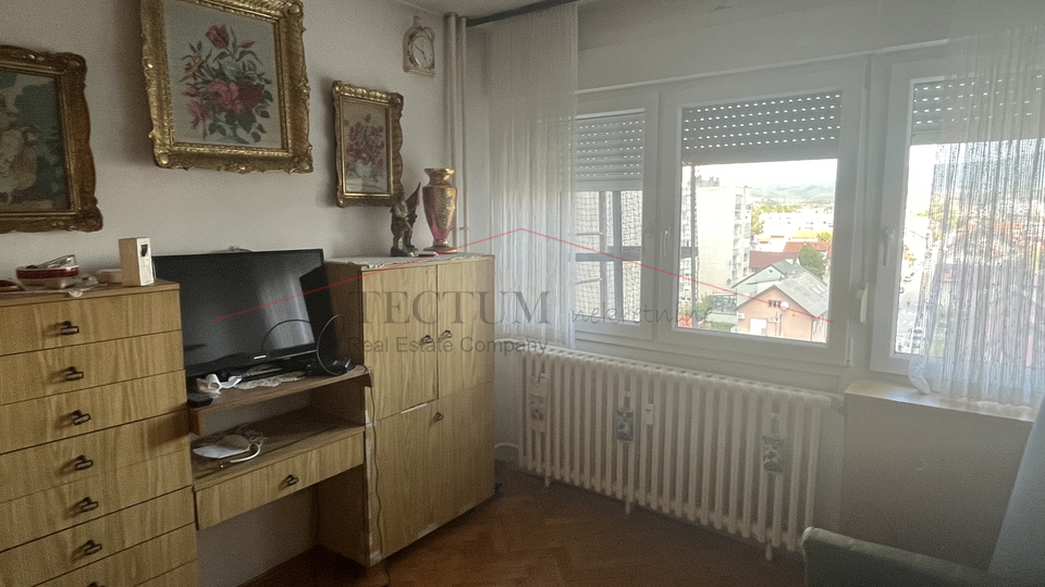 TROSOBAN STAN 69&comma;43 m&sup2; &ndash; REMIZA&comma; TRE&Scaron;NJEVKA &ndash; ODLI&Ccaron;NA LOKACIJA UZ TRAMVAJSKO OKRETI&Scaron;TE