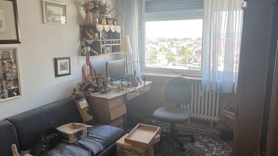 TROSOBAN STAN 69&comma;43 m&sup2; &ndash; REMIZA&comma; TRE&Scaron;NJEVKA &ndash; ODLI&Ccaron;NA LOKACIJA UZ TRAMVAJSKO OKRETI&Scaron;TE
