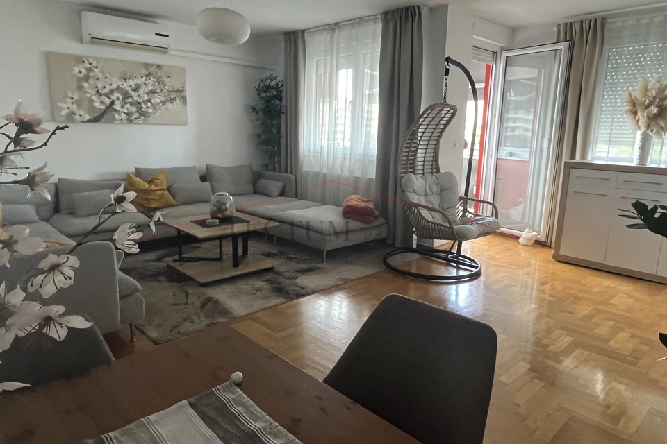 LANIŠTE, PREDIVAN ČETVEROSOBAN STAN 105M2 I GARAŽA 20M2