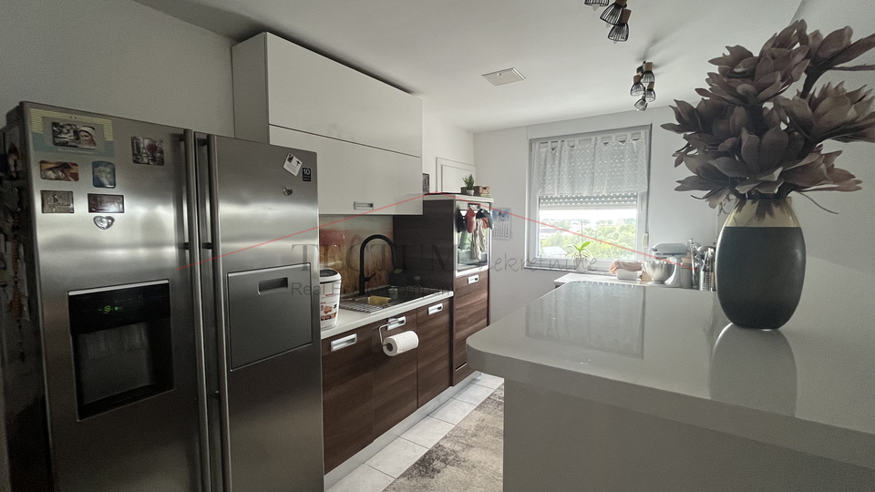 LANI&Scaron;TE&comma; PREDIVAN &Ccaron;ETVEROSOBAN STAN 105M2 I GARA&Zcaron;A 20M2
