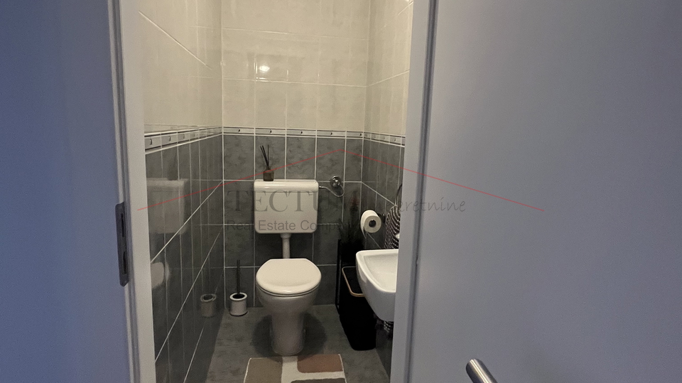 LANI&Scaron;TE&comma; PREDIVAN &Ccaron;ETVEROSOBAN STAN 105M2 I GARA&Zcaron;A 20M2
