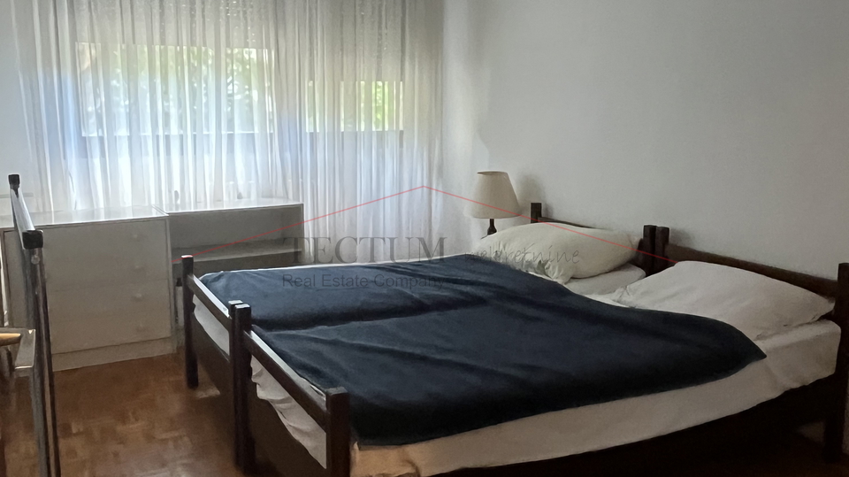 SAVICA&comma; VELIKI TROSOBAN STAN 84M2&comma; VISOKO PRIZEMLJE&comma; 4200&comma;00 EUR&sol;M2