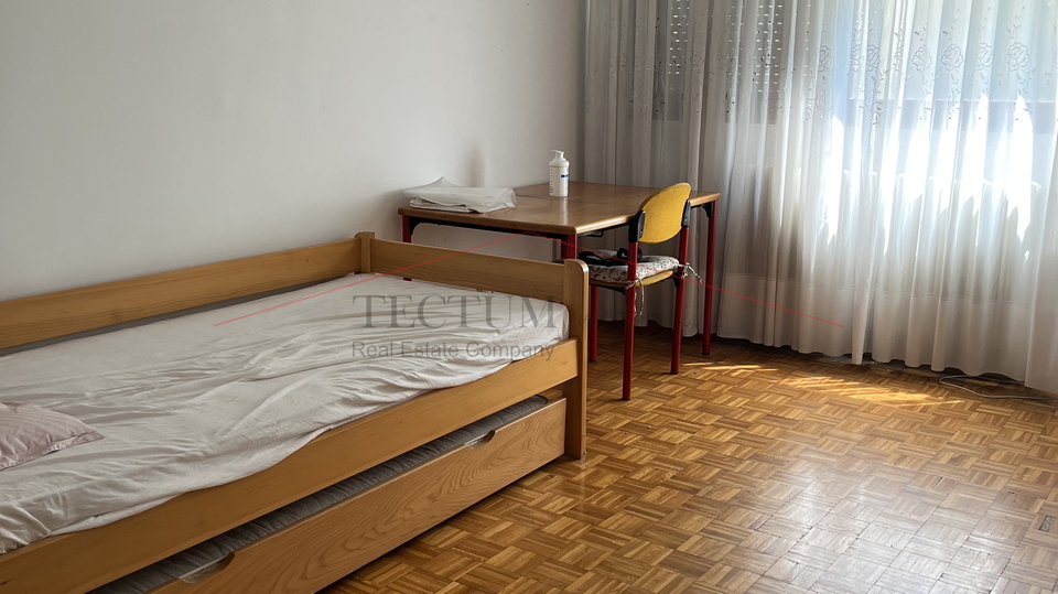 SAVICA&comma; VELIKI TROSOBAN STAN 84M2&comma; VISOKO PRIZEMLJE&comma; 4200&comma;00 EUR&sol;M2