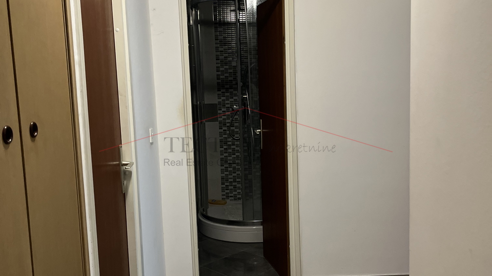 SAVICA&comma; VELIKI TROSOBAN STAN 84M2&comma; VISOKO PRIZEMLJE&comma; 4200&comma;00 EUR&sol;M2
