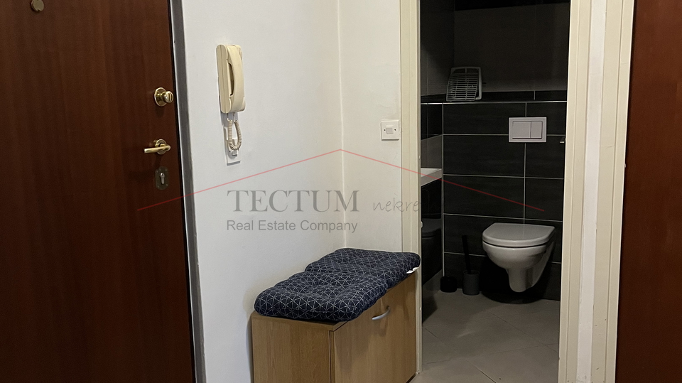 SAVICA&comma; VELIKI TROSOBAN STAN 84M2&comma; VISOKO PRIZEMLJE&comma; 4200&comma;00 EUR&sol;M2