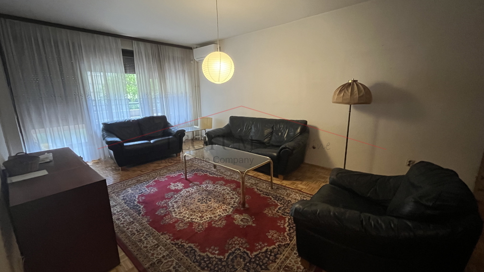 SAVICA&comma; VELIKI TROSOBAN STAN 84M2&comma; VISOKO PRIZEMLJE&comma; 4200&comma;00 EUR&sol;M2