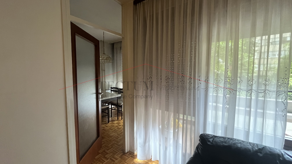 SAVICA&comma; VELIKI TROSOBAN STAN 84M2&comma; VISOKO PRIZEMLJE&comma; 4200&comma;00 EUR&sol;M2