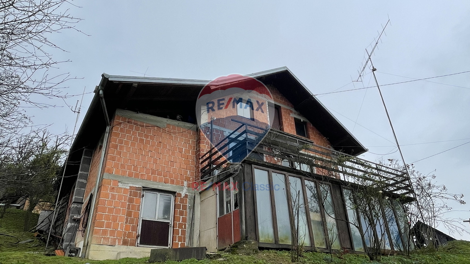 Family house in the quiet town of Pristava