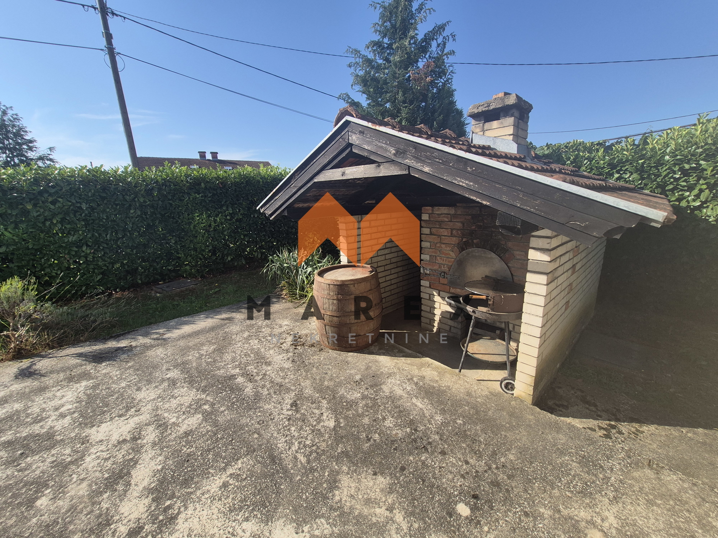 KUĆA SA POMOĆNIM OBJEKTIMA-KRUŠLJEVO SELO-OROSLAVJE