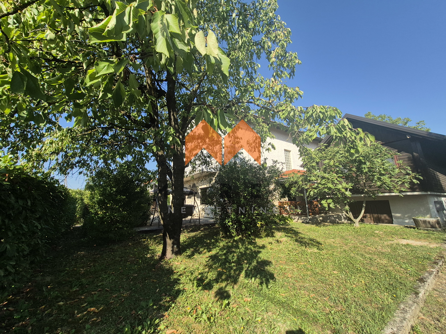 KUĆA SA POMOĆNIM OBJEKTIMA-KRUŠLJEVO SELO-OROSLAVJE