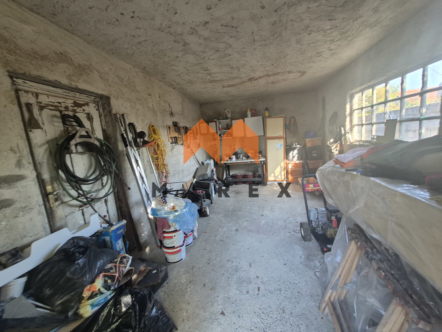 KUĆA SA POMOĆNIM OBJEKTIMA-KRUŠLJEVO SELO-OROSLAVJE