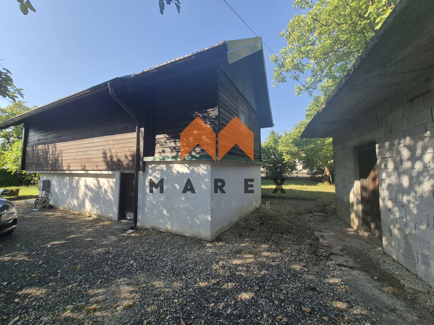 KUĆA SA POMOĆNIM OBJEKTIMA-KRUŠLJEVO SELO-OROSLAVJE