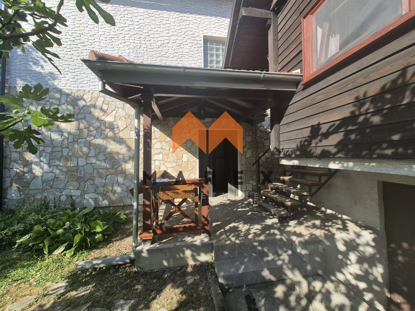 KUĆA SA POMOĆNIM OBJEKTIMA-KRUŠLJEVO SELO-OROSLAVJE