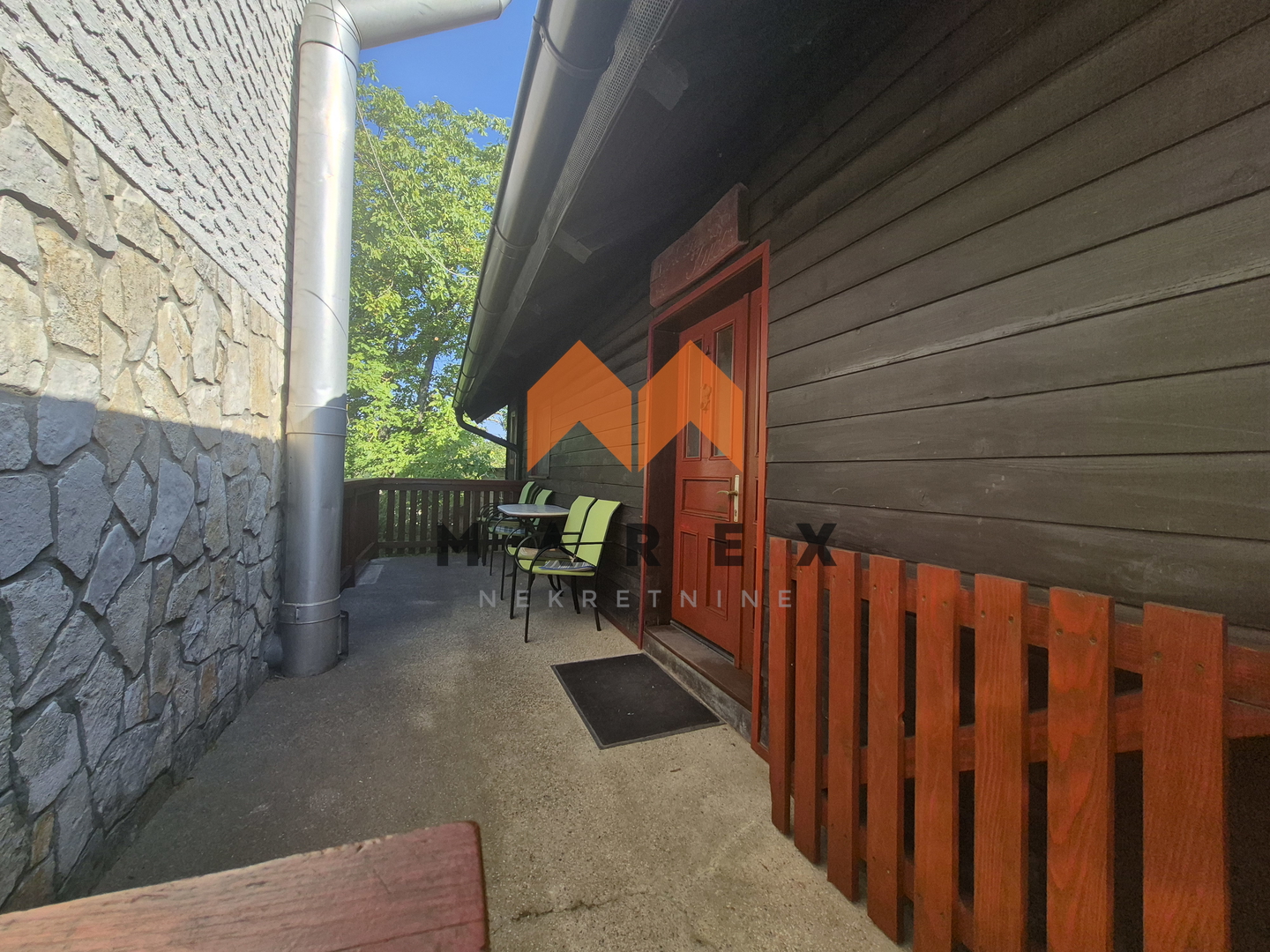 KUĆA SA POMOĆNIM OBJEKTIMA-KRUŠLJEVO SELO-OROSLAVJE