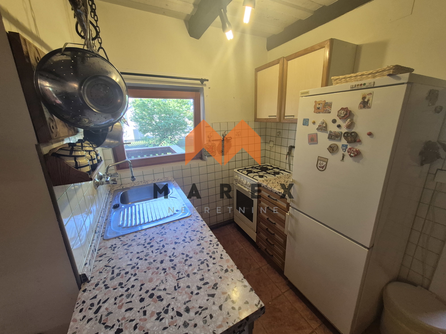 KUĆA SA POMOĆNIM OBJEKTIMA-KRUŠLJEVO SELO-OROSLAVJE