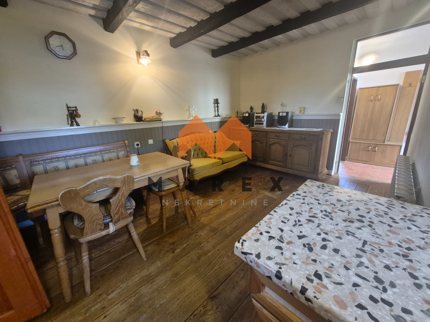 KUĆA SA POMOĆNIM OBJEKTIMA-KRUŠLJEVO SELO-OROSLAVJE