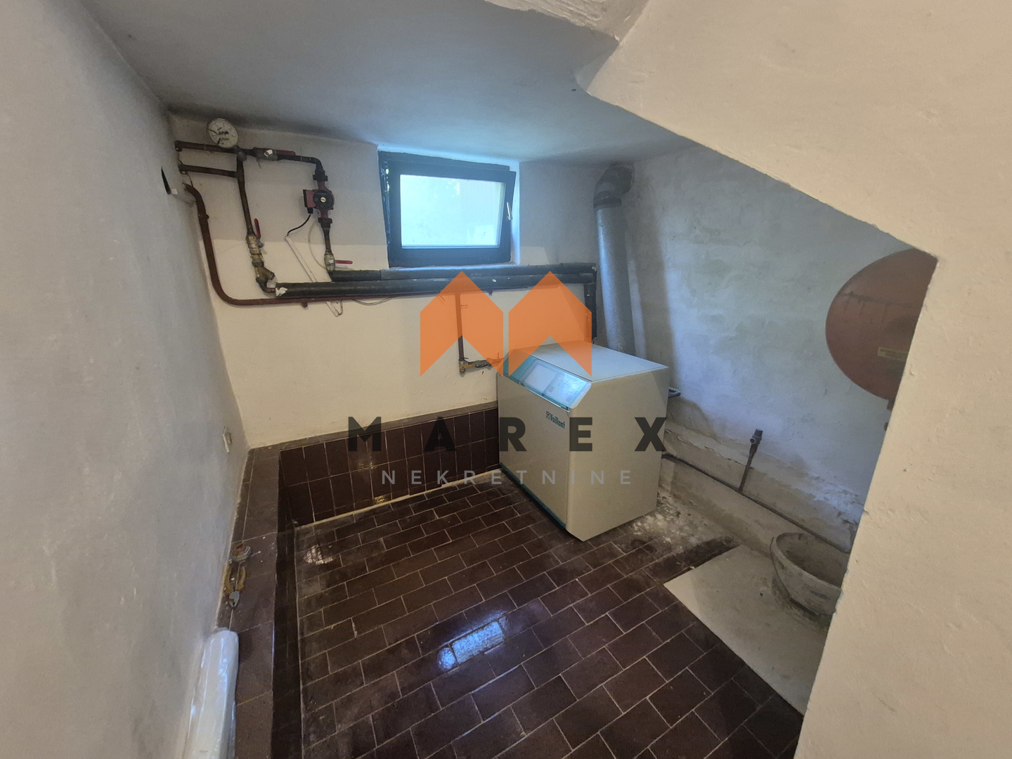 KUĆA SA POMOĆNIM OBJEKTIMA-KRUŠLJEVO SELO-OROSLAVJE