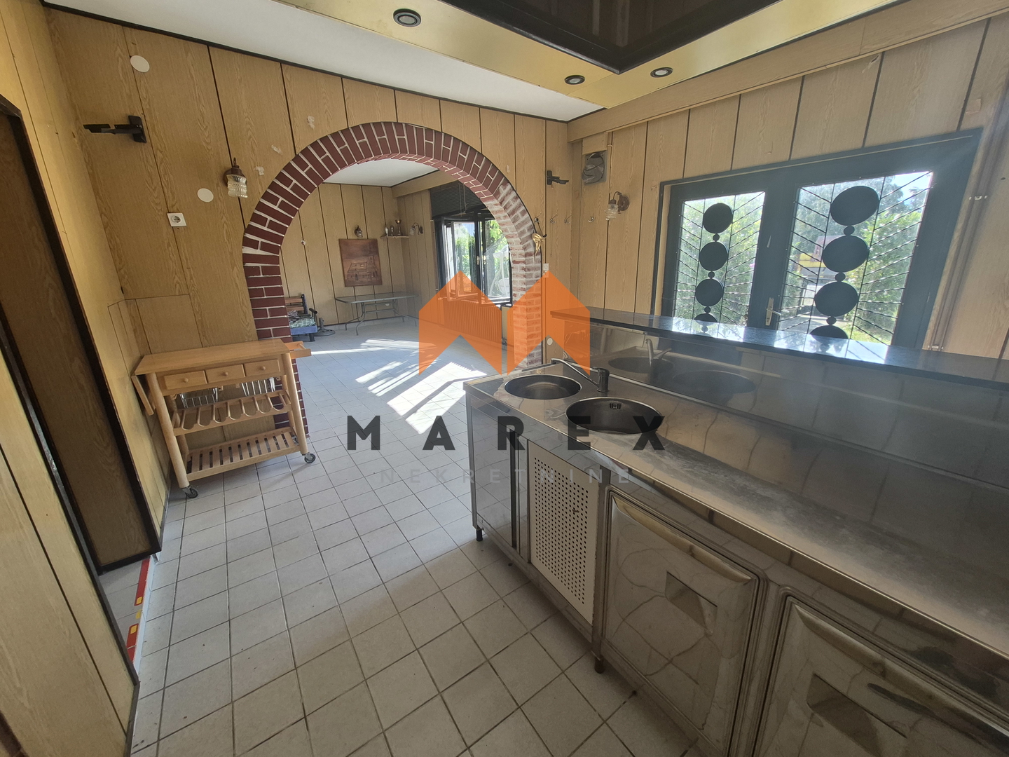 KUĆA SA POMOĆNIM OBJEKTIMA-KRUŠLJEVO SELO-OROSLAVJE