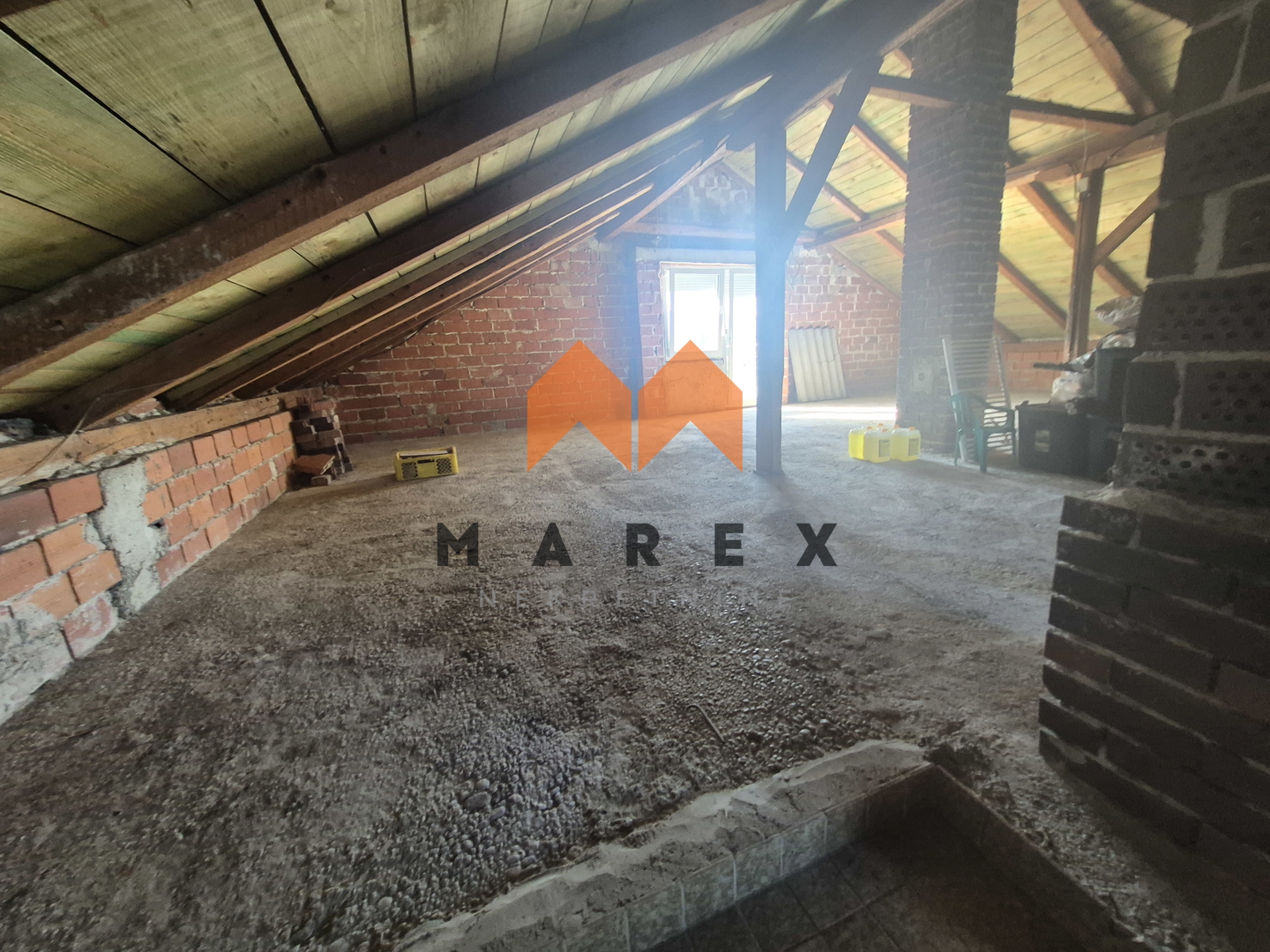 KUĆA SA POMOĆNIM OBJEKTIMA-KRUŠLJEVO SELO-OROSLAVJE