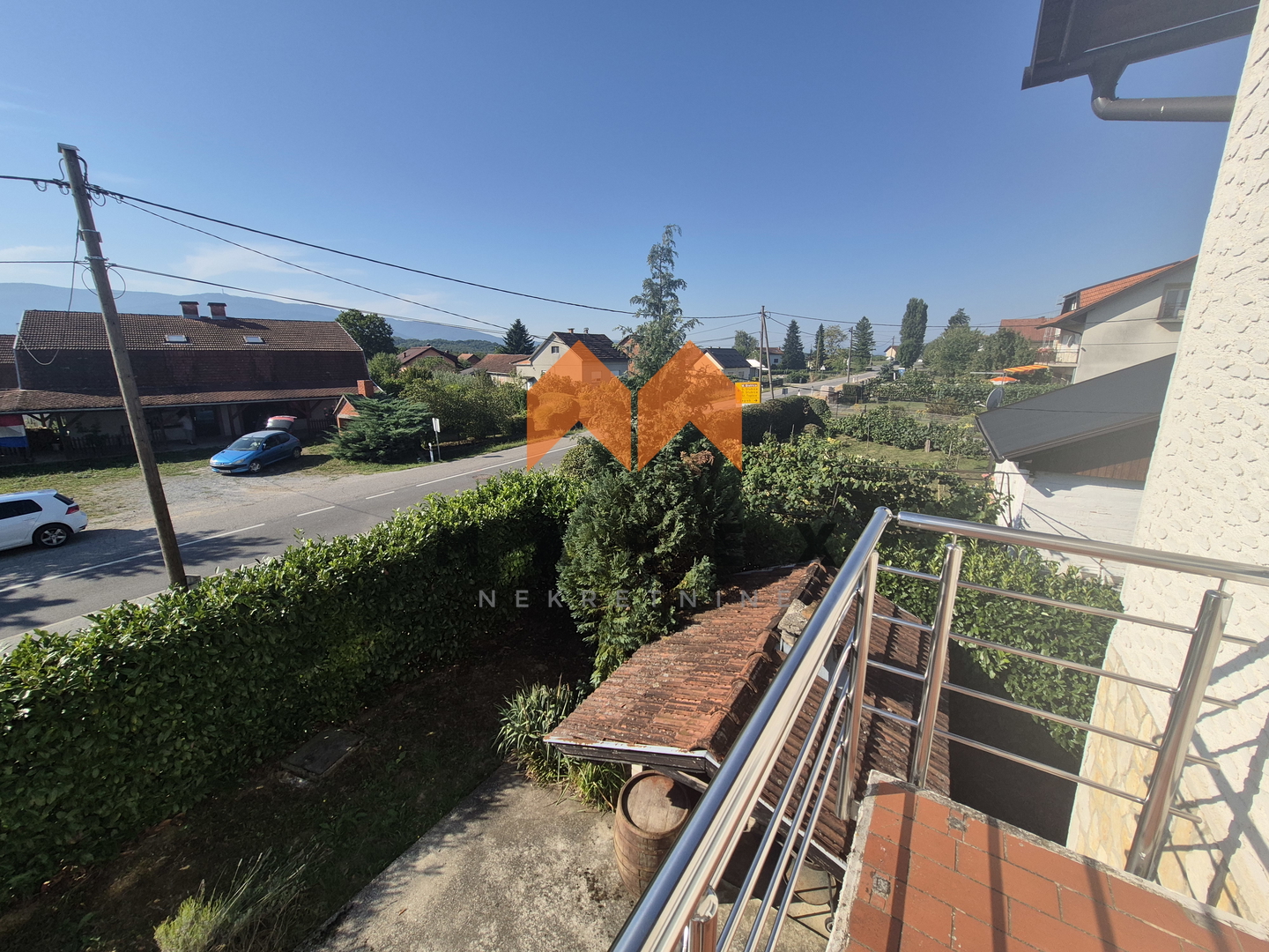 KUĆA SA POMOĆNIM OBJEKTIMA-KRUŠLJEVO SELO-OROSLAVJE