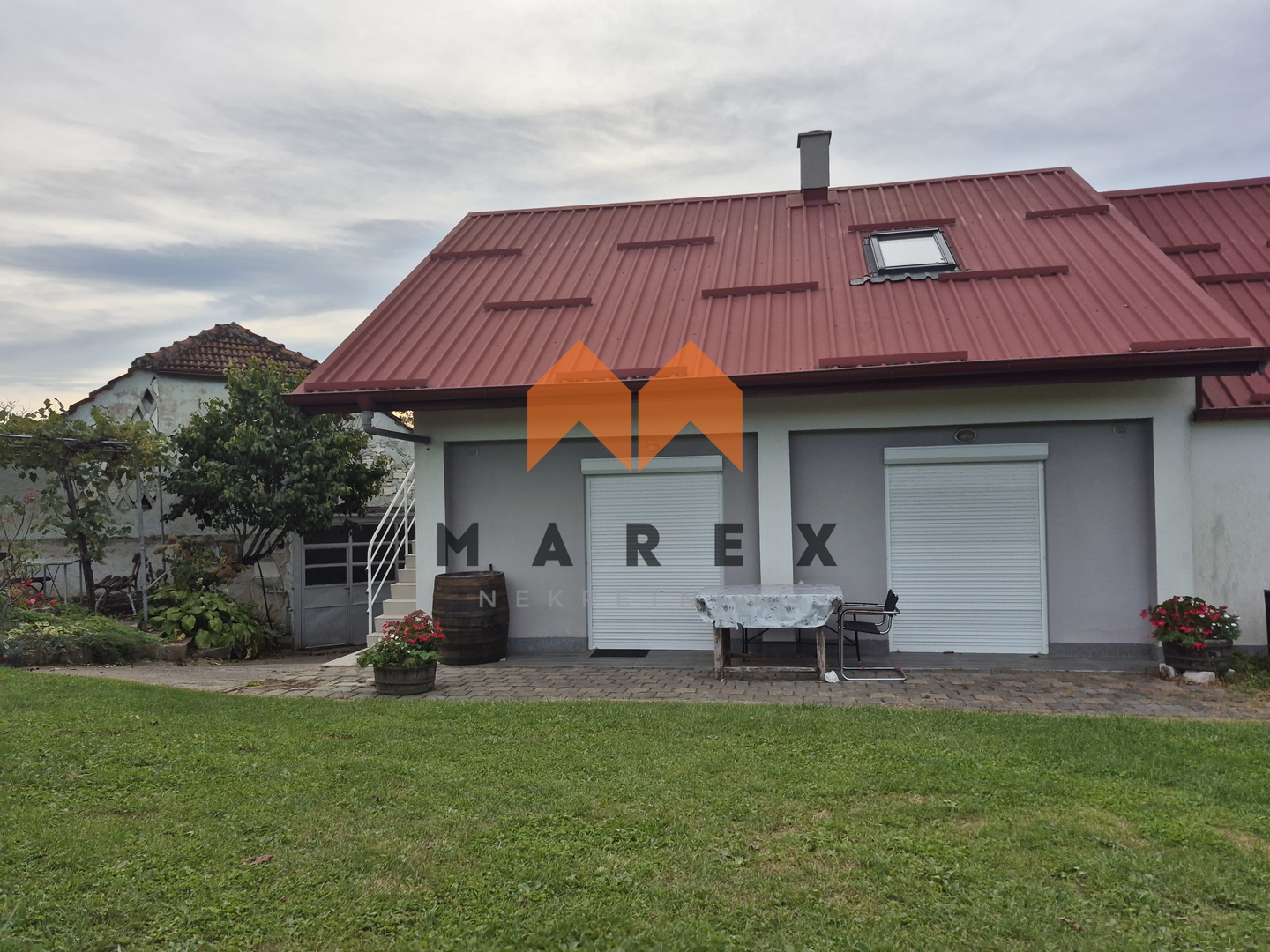 KUĆA 106M2+pom. zgrada-RADOBOJ