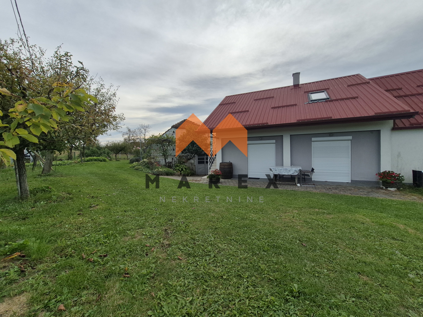 KUĆA 106M2+pom. zgrada-RADOBOJ
