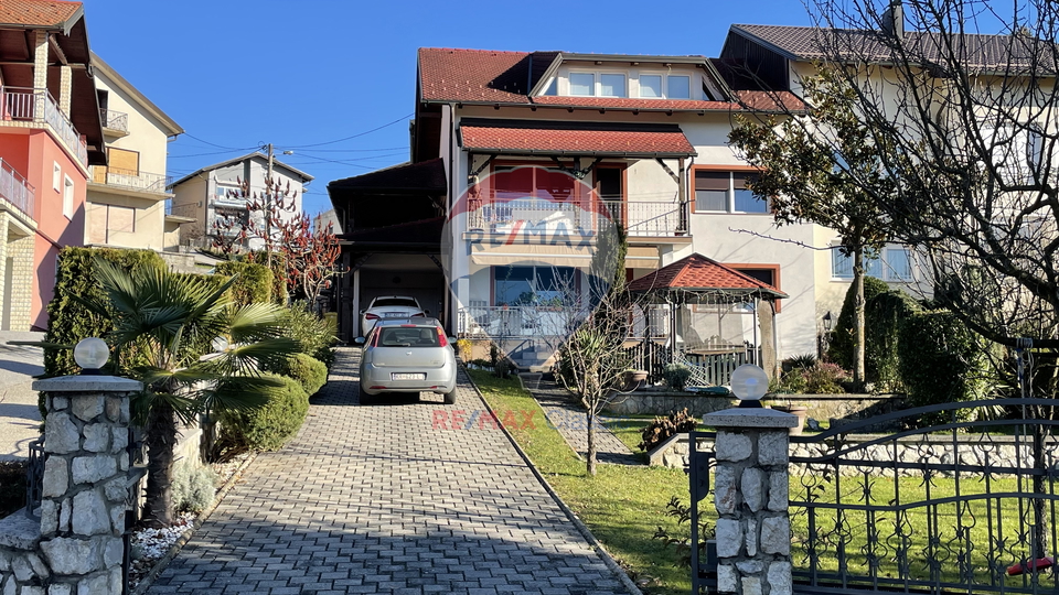 KRAPINA, PROSTRANA KUĆA SA DVORIŠTEM, 330 m2