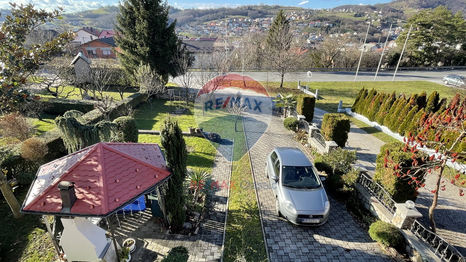 KRAPINA, PROSTRANA KUĆA SA DVORIŠTEM, 330 m2