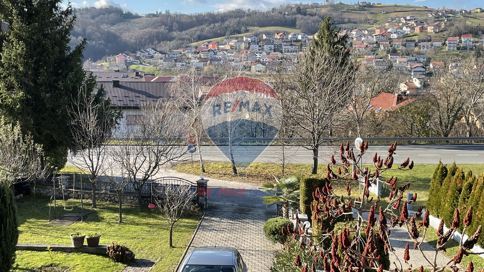 KRAPINA, PROSTRANA KUĆA SA DVORIŠTEM, 330 m2