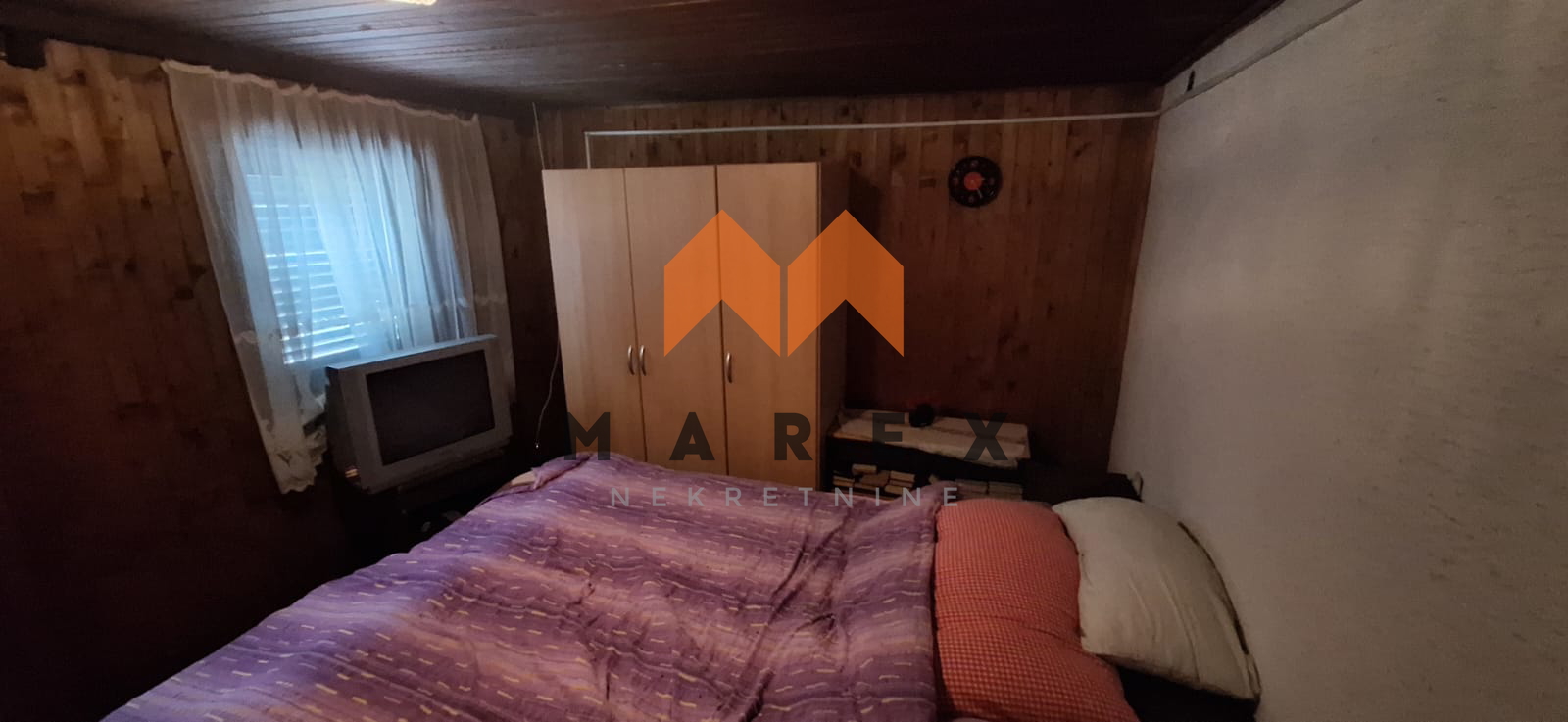 KUĆA SA DVORIŠTEM I POMOĆNIM ZGRADAMA