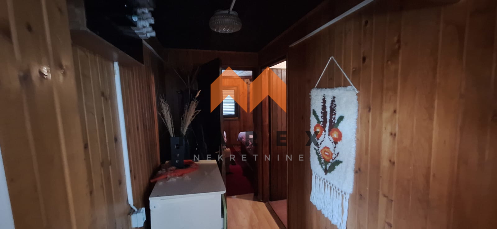 KUĆA SA DVORIŠTEM I POMOĆNIM ZGRADAMA