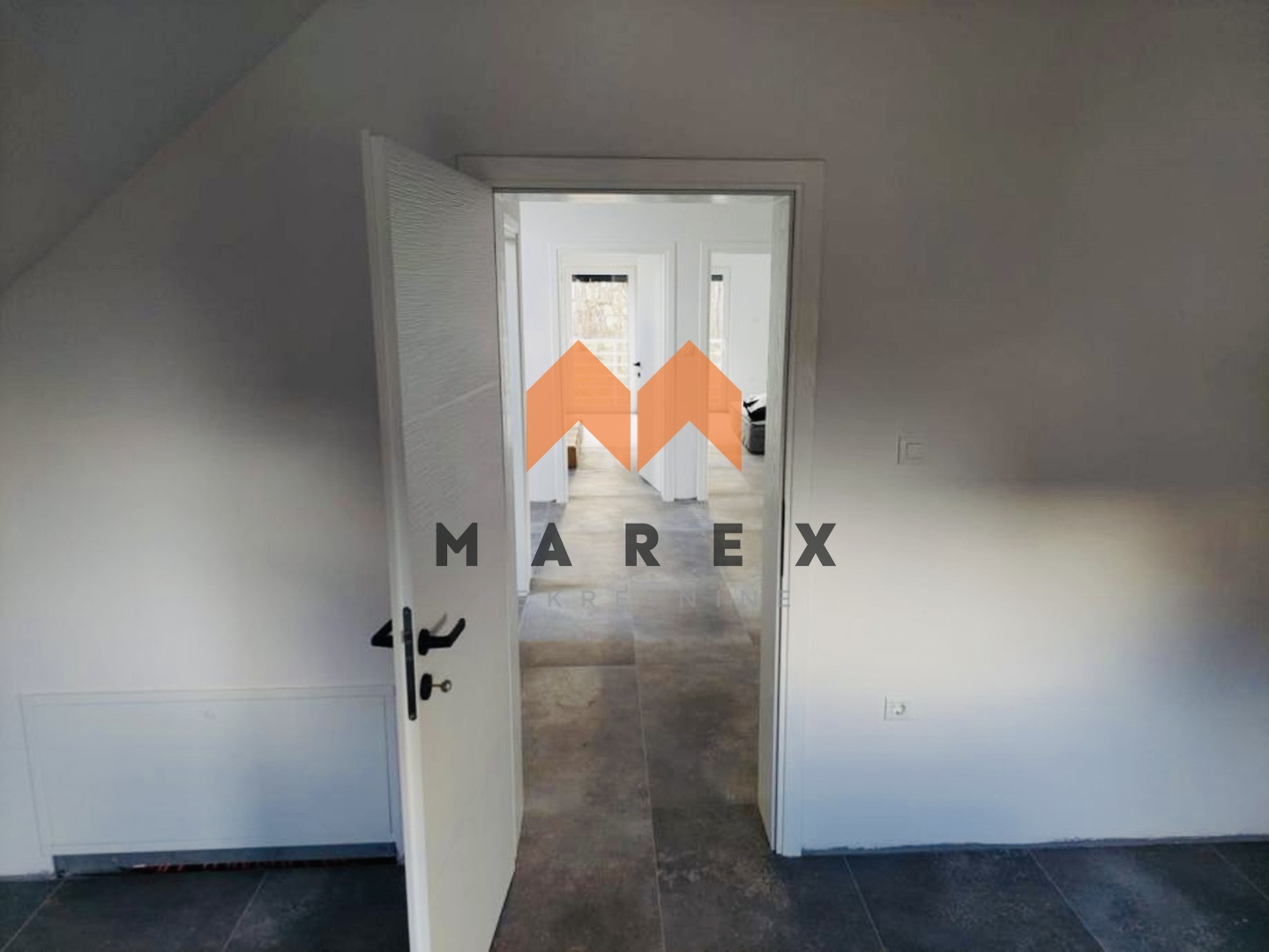 NOVI DOM U OROSLAVJU: 200M², DOSTUPNO!!