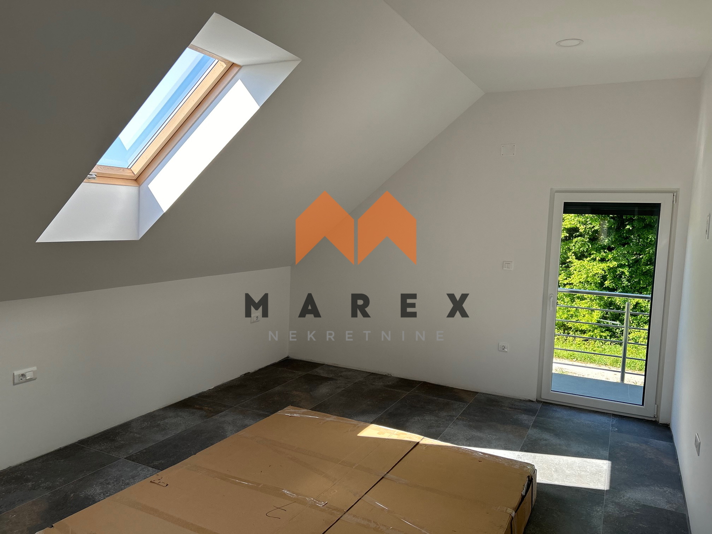 NOVI DOM U OROSLAVJU: 200M², DOSTUPNO!!