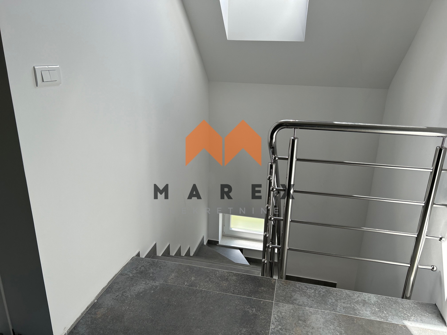 NOVI DOM U OROSLAVJU: 200M², DOSTUPNO!!