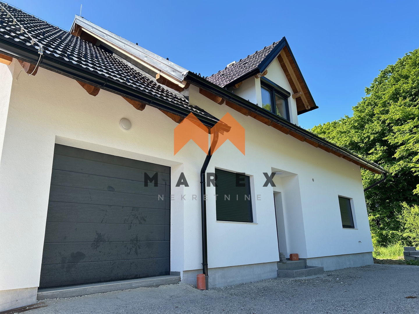 NOVI DOM U OROSLAVJU: 200M², DOSTUPNO!!