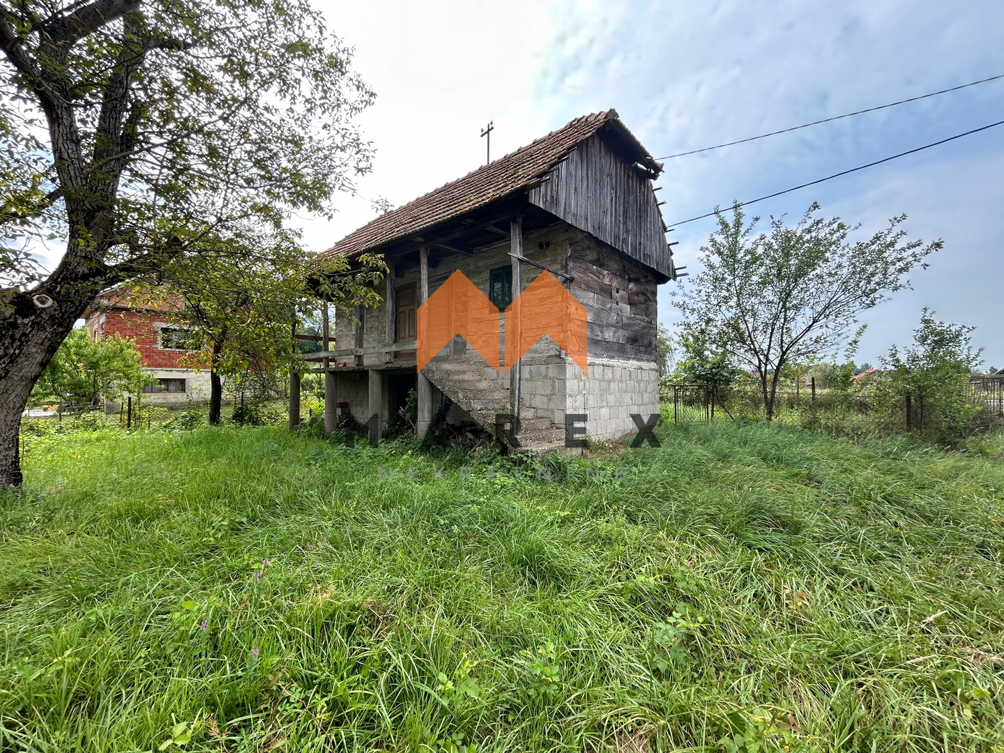 KUĆA 195M2+POSLOVNA ZGRADA 340M2+DRVENA KUĆA 45M2