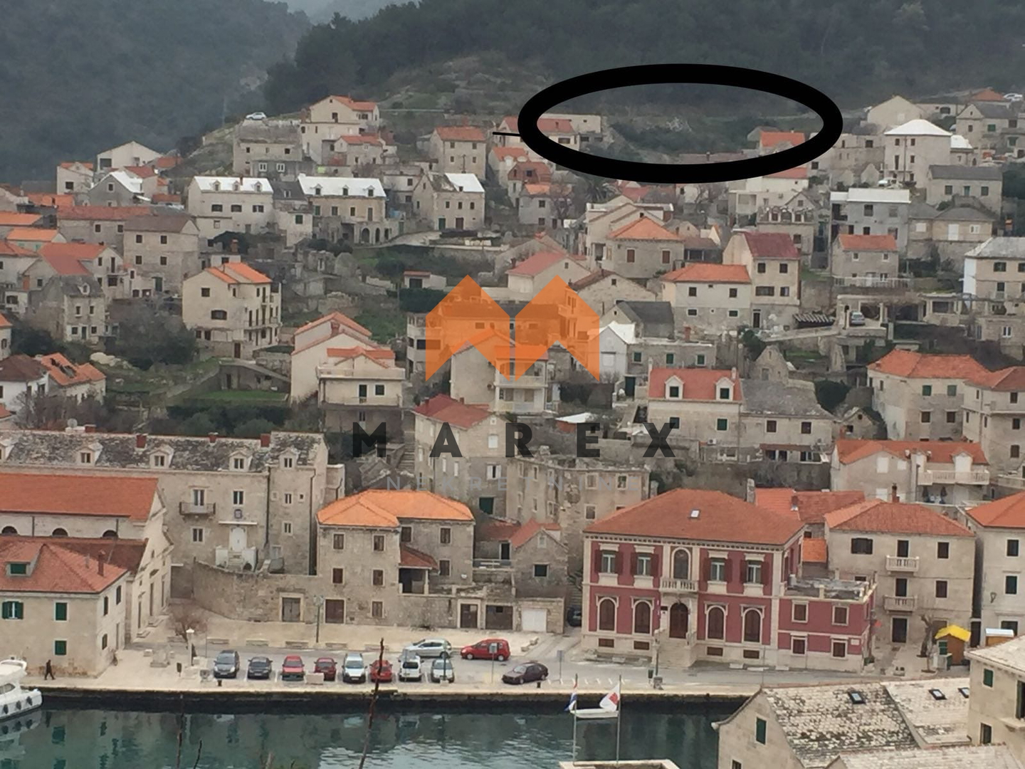 ATRAKTIVNO GRAĐEVINSKO ZEMLJIŠTE S PREKRASNIM POGLEDOM NA MORE