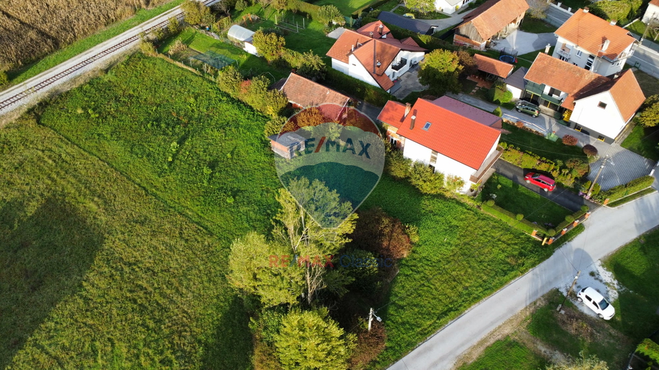 GRAĐEVINSKO ZEMLJIŠTE 1942 m2, BLIZINA CENTRA DONJE STUBICE