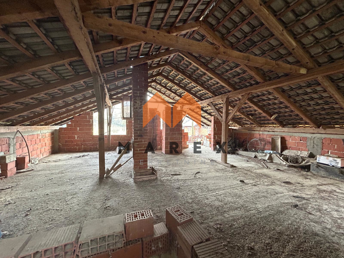 For Sale: Roh-Bau House in a Peaceful Location in Donja Šemnica