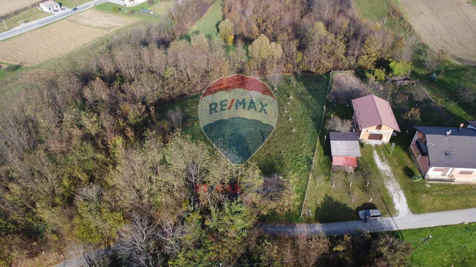 GRAĐEVINSKO ZEMLJIŠTE 2600m2, DONJA ŠEMNICA, BLIZINA KRAPINE