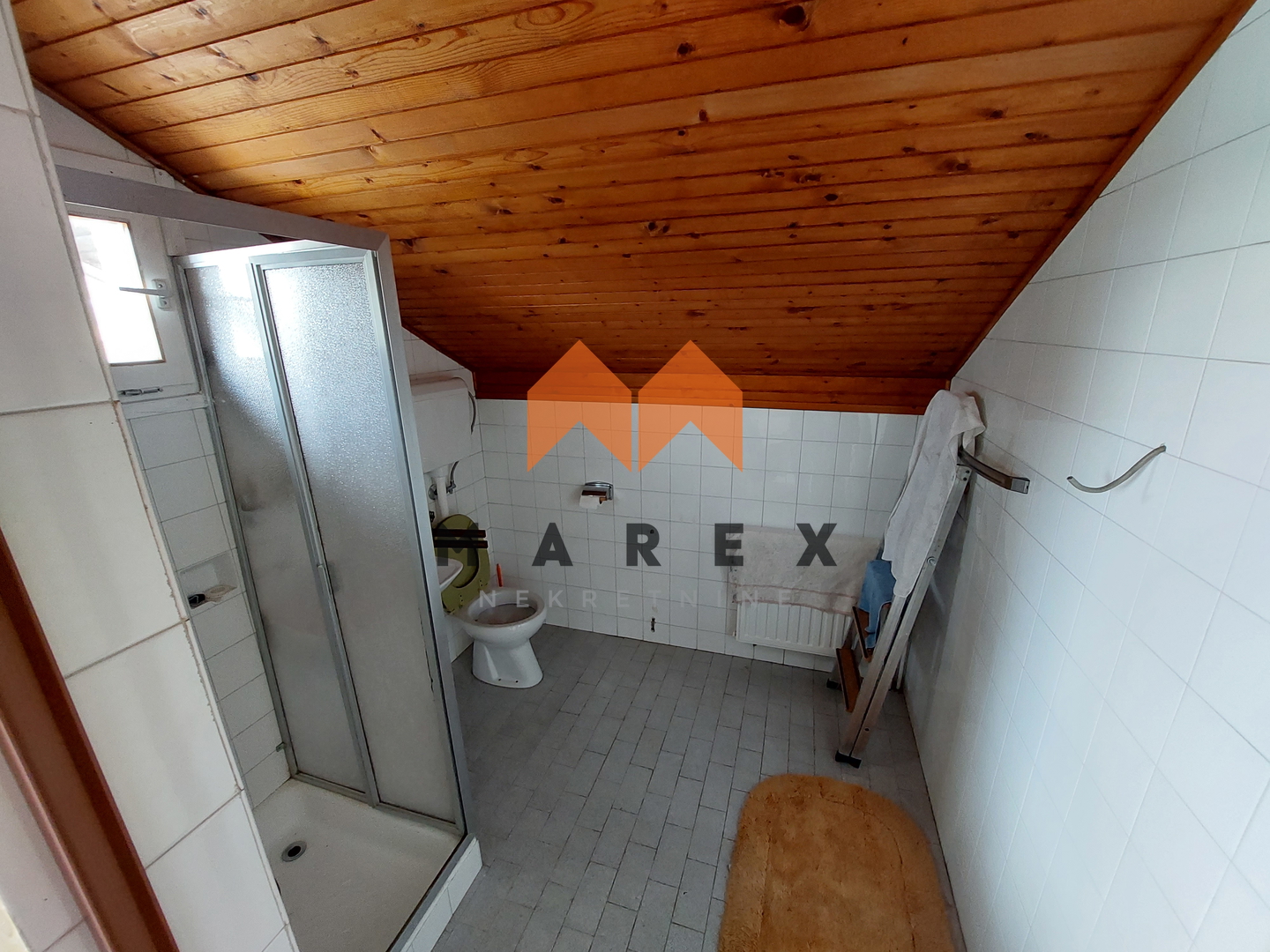 KUĆA 170m2, MIRNA LOKACIJA, VRTNJAKOVEC