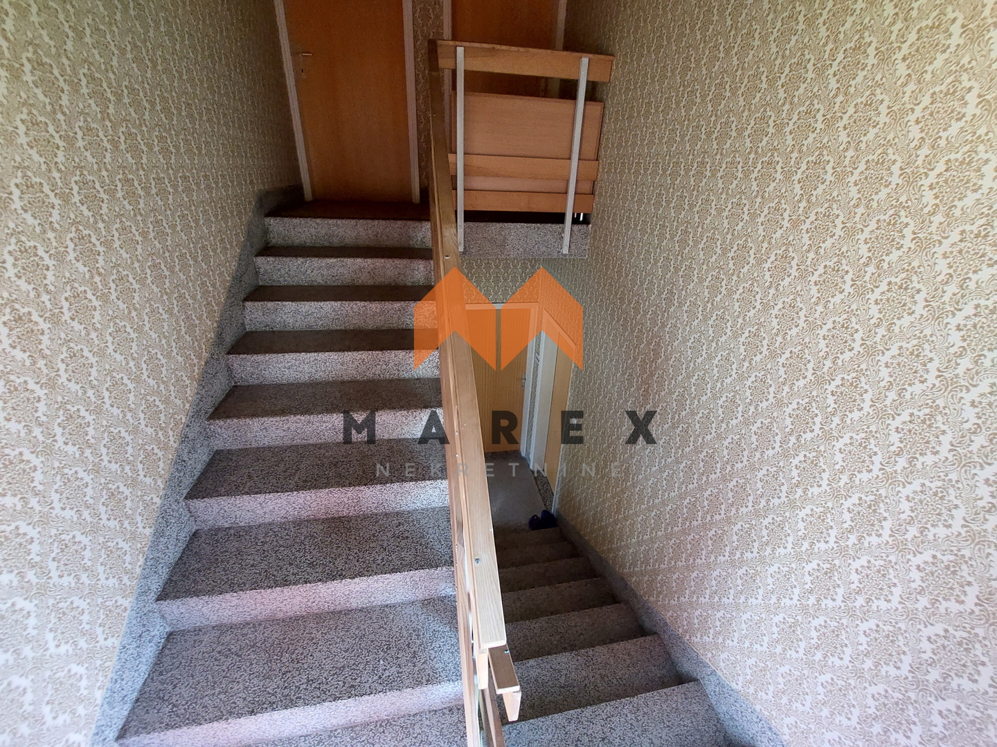 KUĆA 170m2, MIRNA LOKACIJA, VRTNJAKOVEC