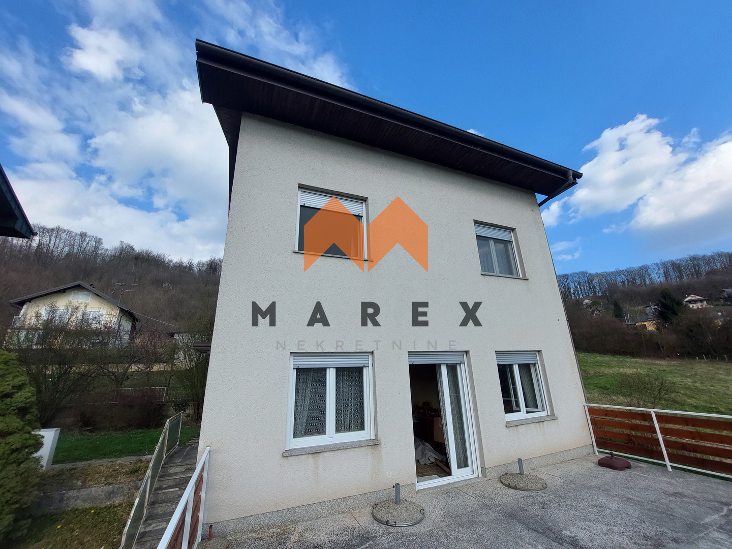 KUĆA 170m2, MIRNA LOKACIJA, VRTNJAKOVEC