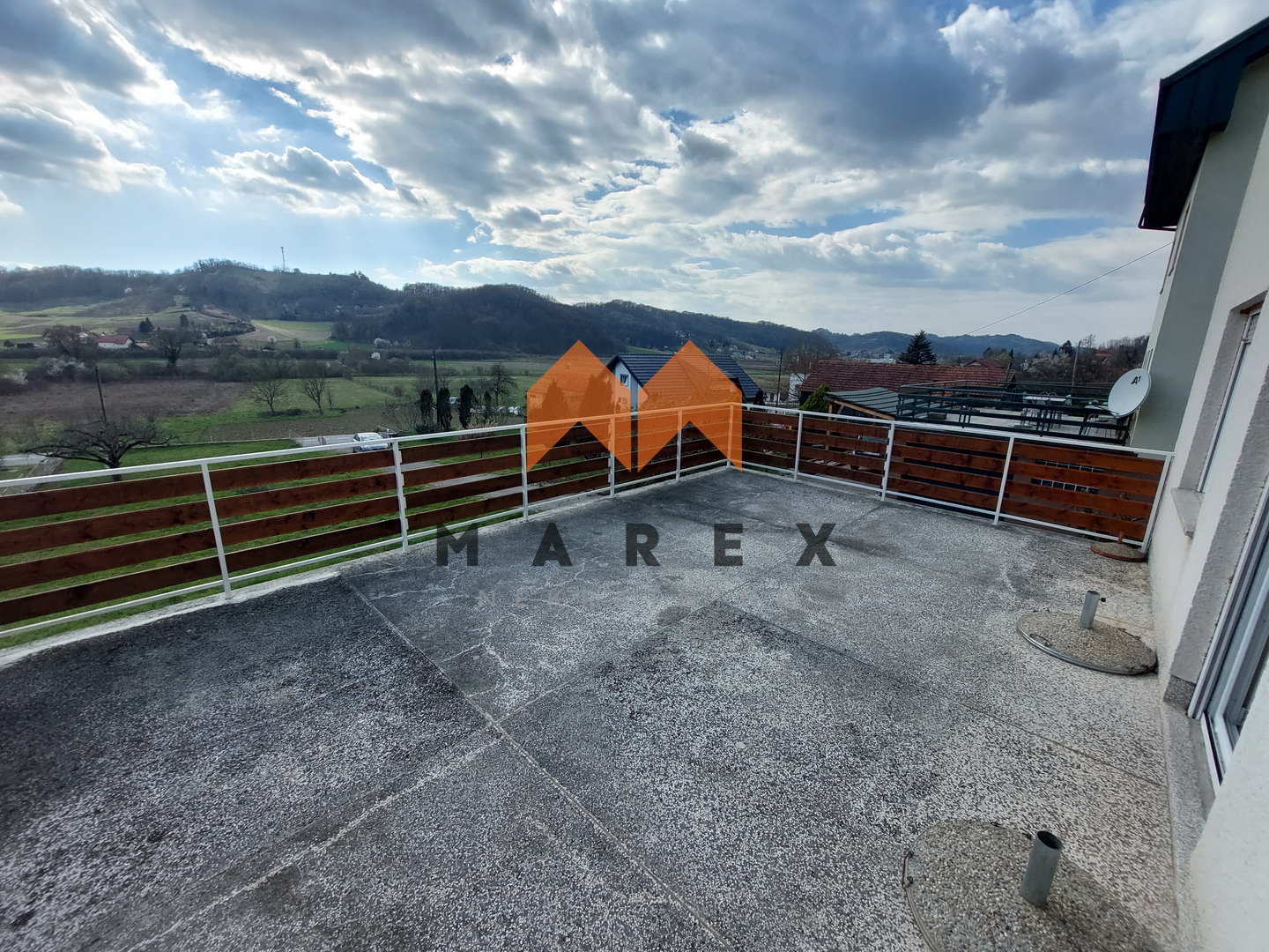 KUĆA 170m2, MIRNA LOKACIJA, VRTNJAKOVEC